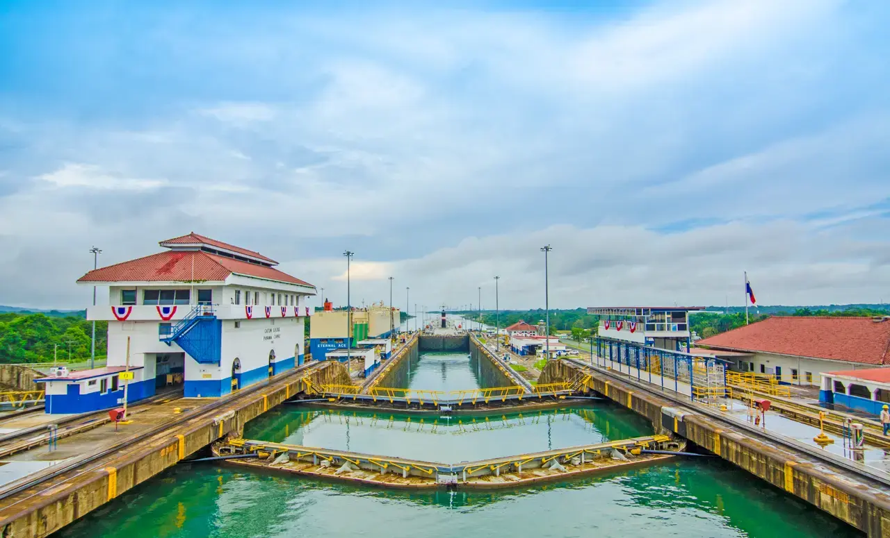 Panama Canal Cruise: Choosing the Right Cruise Line